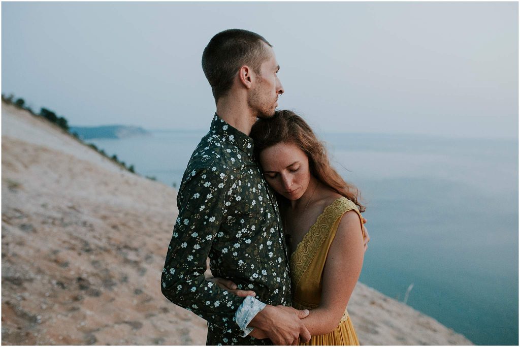 sleeping-bear-dunes-couples-session-devin-daniel-00022 sleeping bear dunes photographer